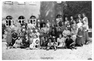 0290A-Salzhemmendorf168-Gruppenbild-mit-Hitler-1942-Scan-Vorderseite.jpg