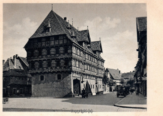 15170A-Braunschweig016-Haus-Alte-Waage-Scan-Vorderseite.jpg