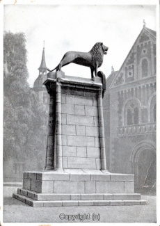 06150A-Braunschweig119-Burgplatz-Loewen-Denkmal-Scan-Vorderseite.jpg