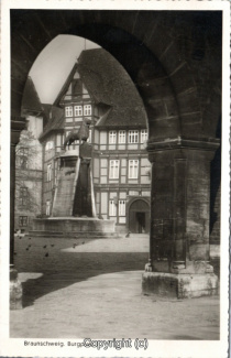 06400A-Braunschweig117-Burgplatz-Loewen-Denkmal-1953-Scan-Vorderseite.jpg