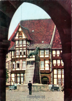 06670A-Braunschweig103-Burgplatz-Loewen-Denkmal-Scan-Vorderseite.jpg
