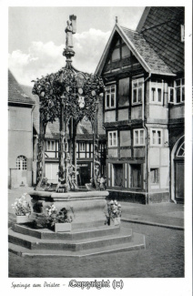 1220A-Springe589-Marktplatz-Marienbrunnen-1953-Scan-Vorderseite.jpg