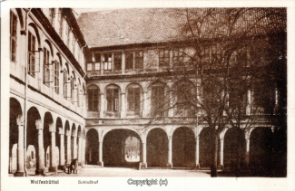 0223A-Wolfenbuettel496-Schlosshof-Scan-Vorderseite.jpg