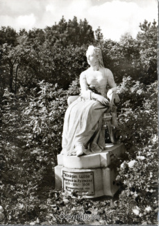 1555A-Pyrmont201-Denkmal-Koenigin-Luise-Scan-Vorderseite.jpg