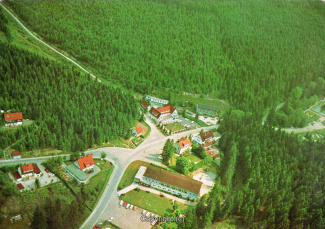 0785A-Wildemann045-Panorama-Ort-Luftbild-Hotel-Harzperle-Scan-Vorderseite.jpg