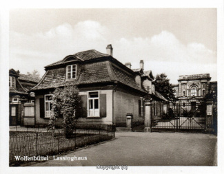 1958A-Wolfenbuettel528-08-Lessinghaus-Leporello-Scan-Vorderseite.jpg