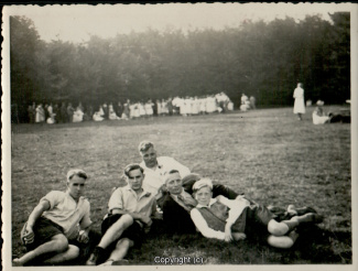 0510A-Sennhuette120-Personengruppe-1932-Scan-Vorderseite.jpg